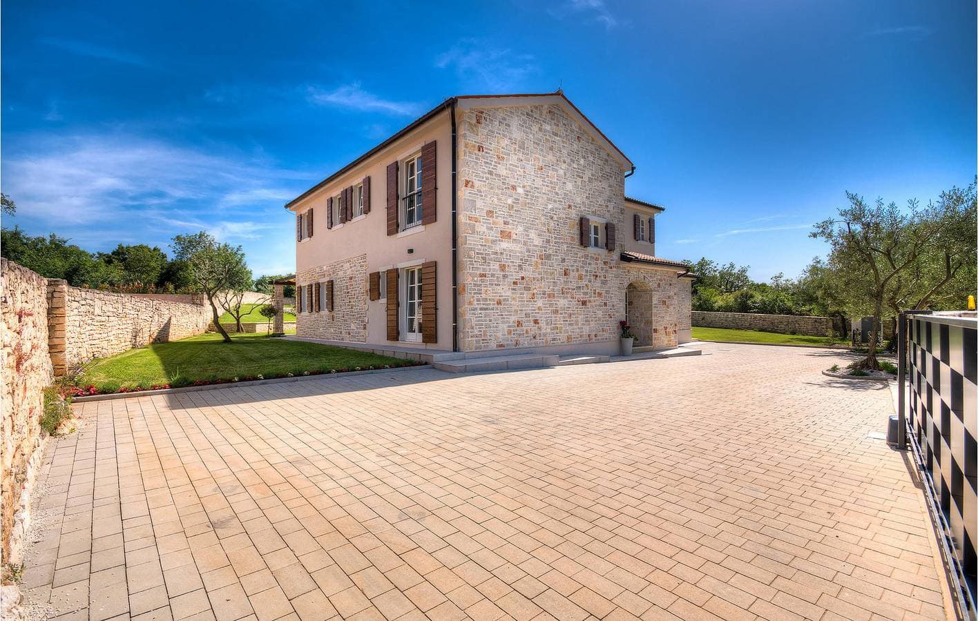 Foto 3 von 44: Reizende Ferienwohnung mit Pool und WLAN, nur wenige Schritte von Idila Rakovci entfernt!