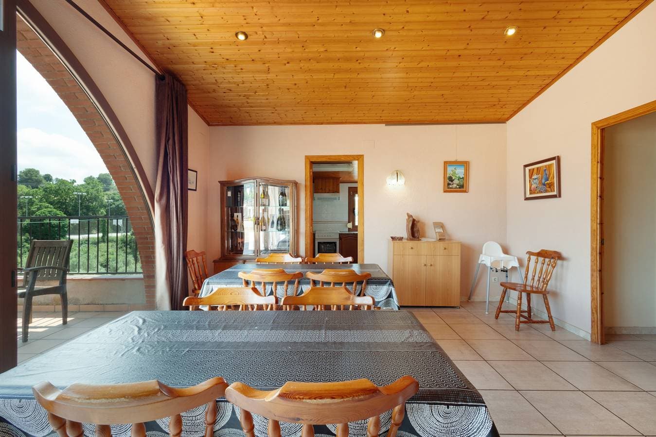 Foto 13 von 23: Zimmer mit Frühstück 'Ball De Bastons', Bergblick, WLAN & Klimaanlage