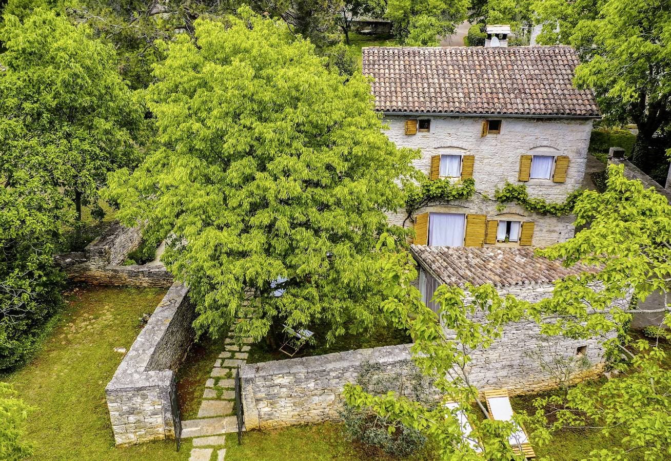 Ferienhaus Una * 1000 m2 Garten mit Liegewiese, Grill, WLAN 1