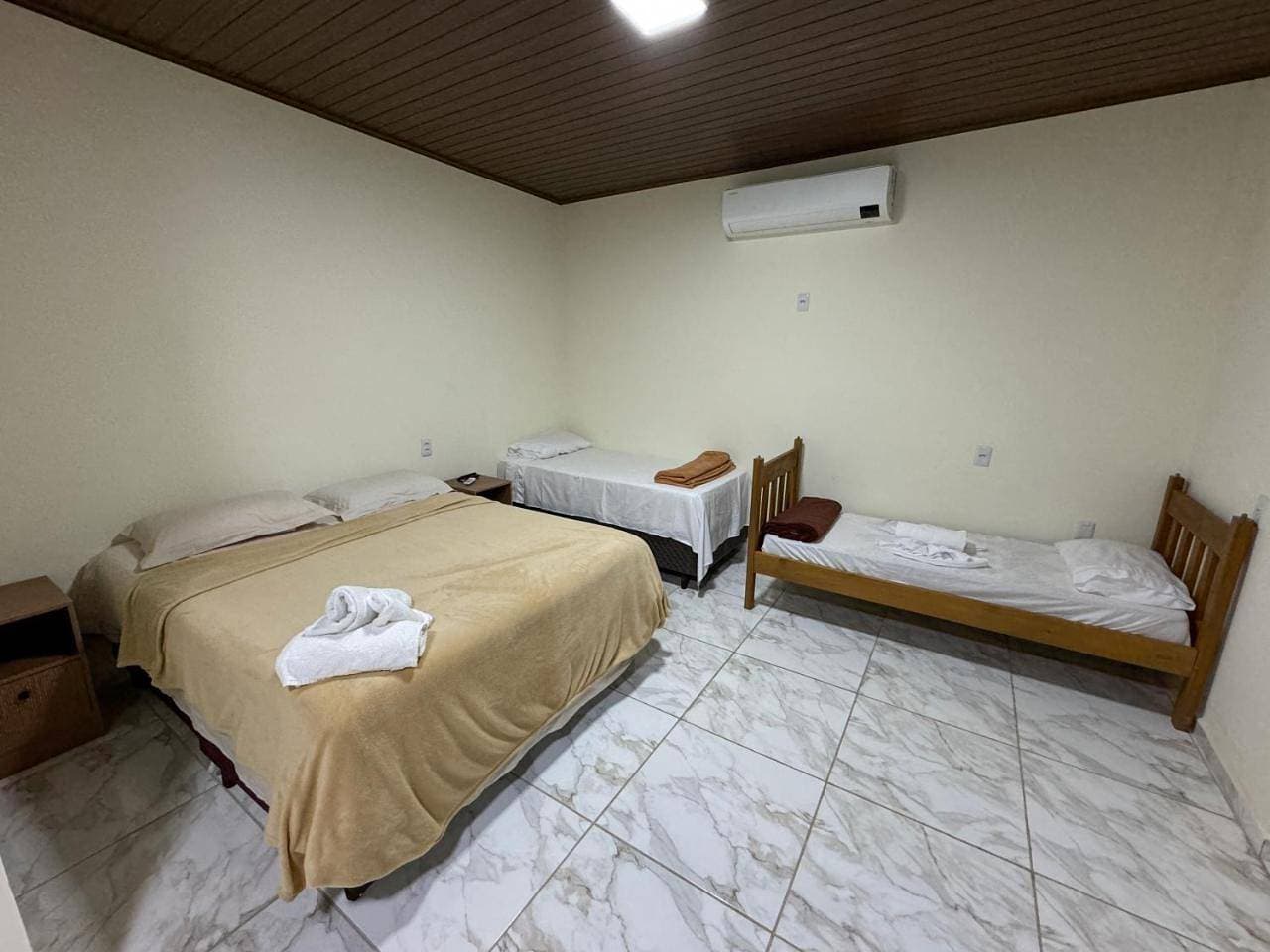 Foto 10 von 13: Quadruple Room