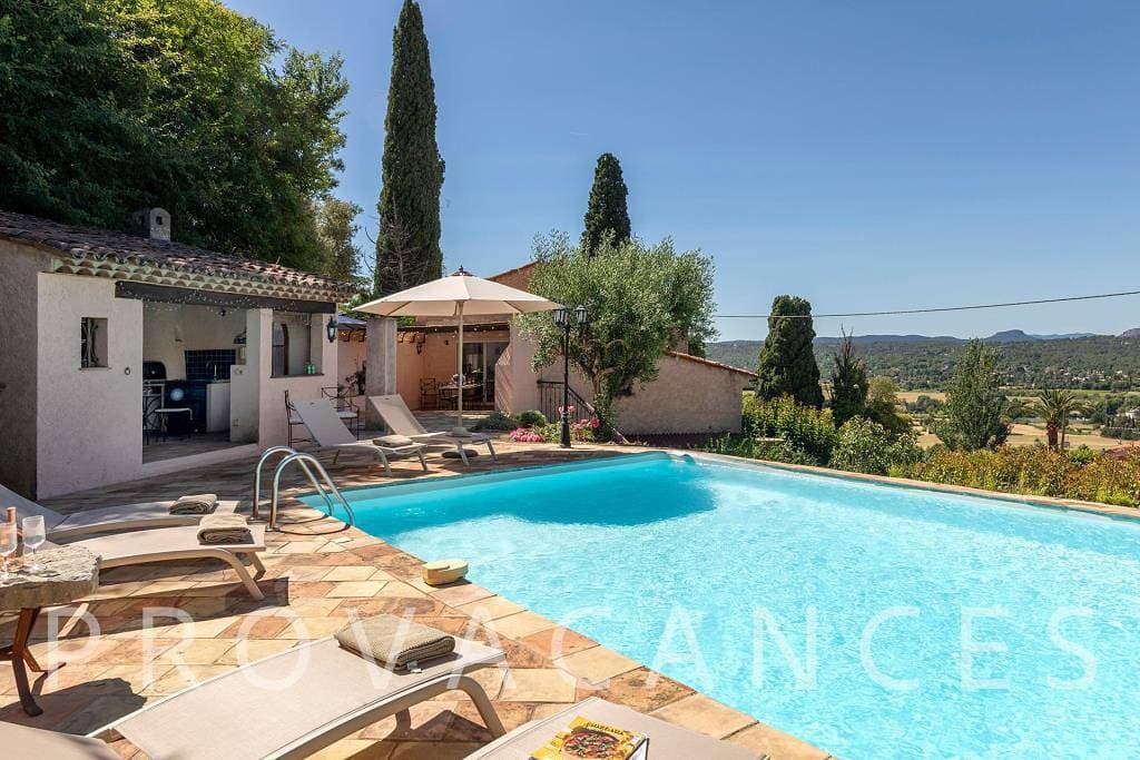 Ferienhaus mit Pool in Fayence 1