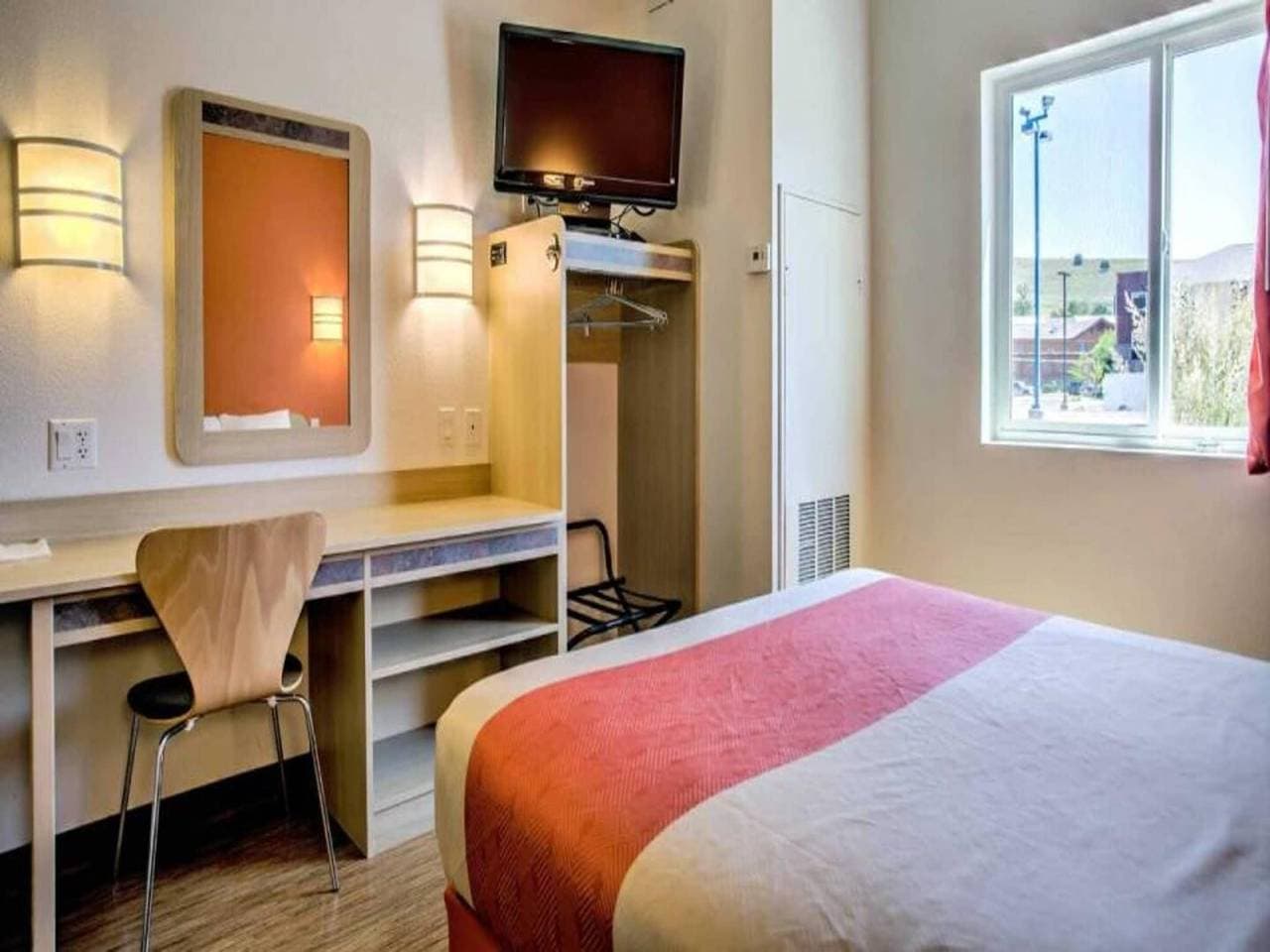 Foto 7 von 38: 1 Queen -bett | Ns | Mini -kühlschrank