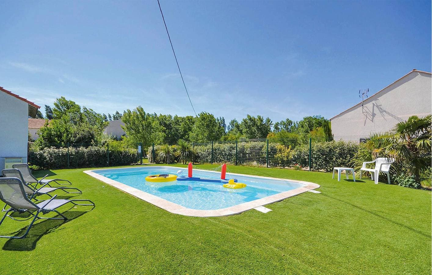 Foto 8 von 34: Gemütliche Wohnung mit Pool, Garten und Parkplatz in der Nähe von Rhone