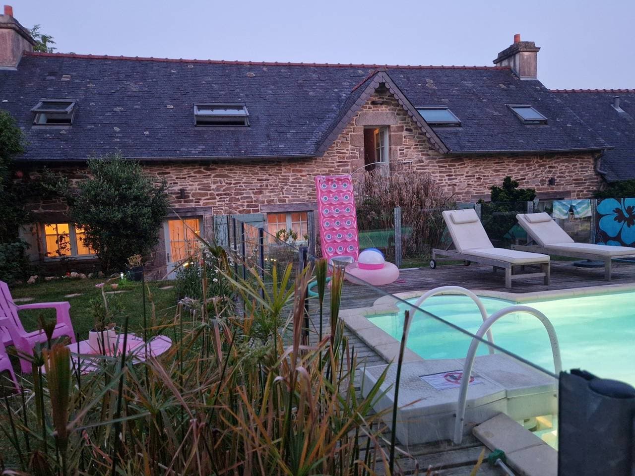 Foto 8 von 34: Gästezimmer 'Chambre Magnolia' mit gemeinschaftlichem Pool, Terrasse und WLAN