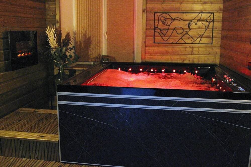 Foto 9 von 30: Charming Love Room with private spa Romantic getaway 2 steps from Belgium