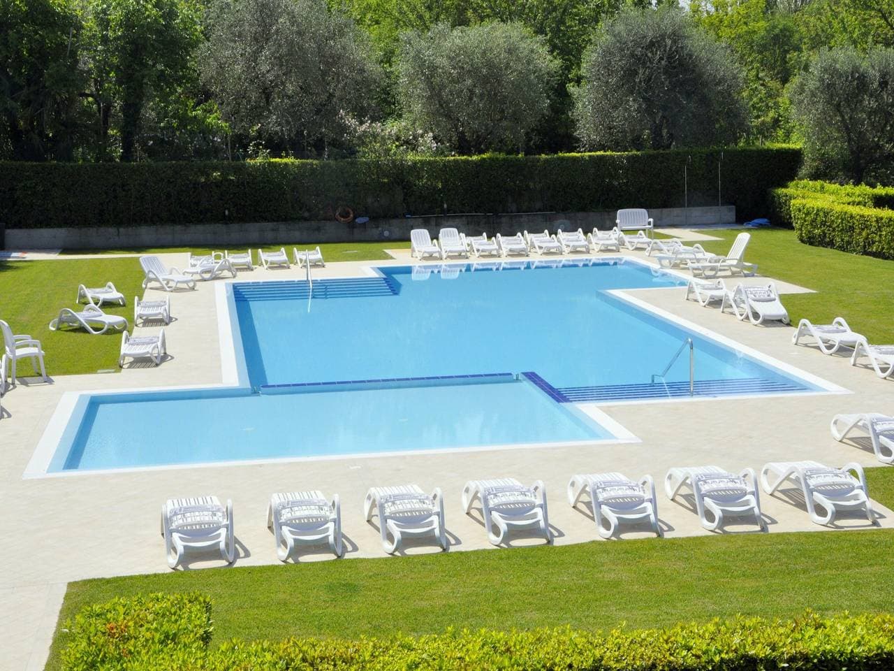 Foto 12 von 79: Aufenthalt am Pool in Lazise