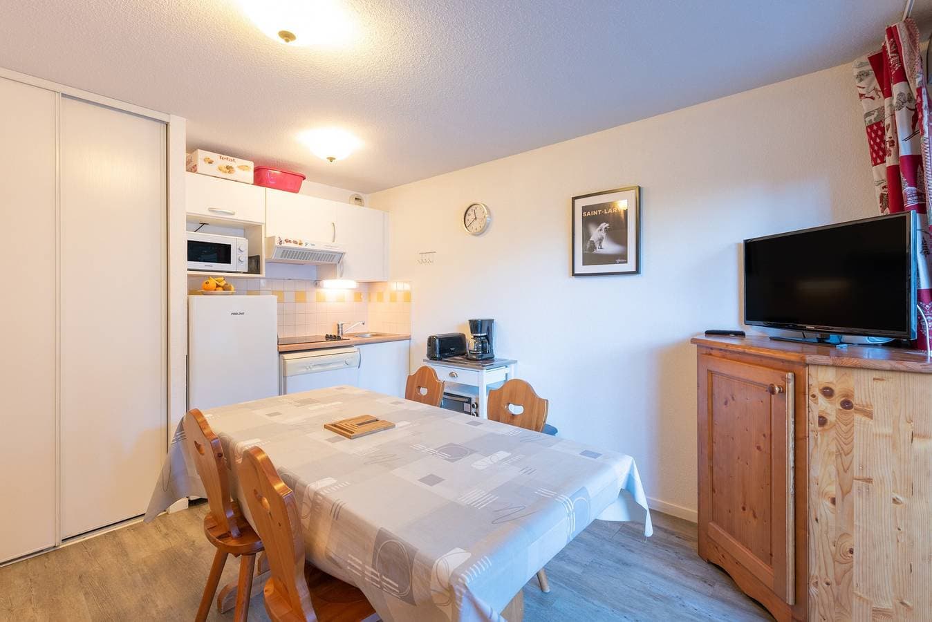 Foto 9 von 24: Komfortabler Aufenthalt in Saint-Lary, Terrasse, Beheiztes Schwimmbad und Direkter Zugang