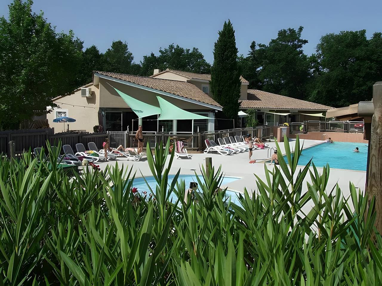 Foto 4 von 16: Ferienhaus „21 Les Mazets de Gaujac“ mit Gemeinschaftspool und Garten