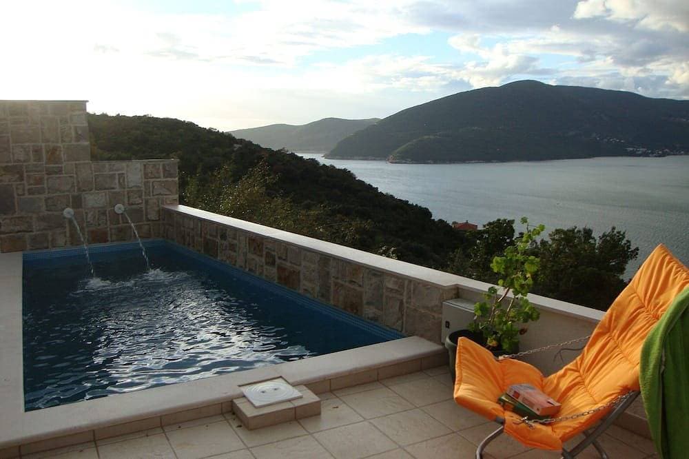 Moderne Villa mit privatem Pool und erstaunliche Meer und die Berge 1