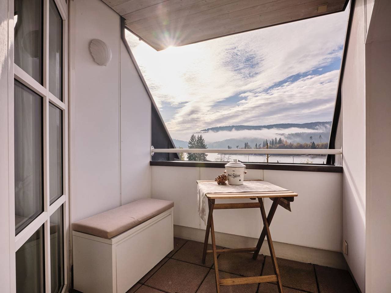 Foto 6 von 13: Einzimmerapartment 'Sunset' mit Seeblick, privater Terrasse und WLAN