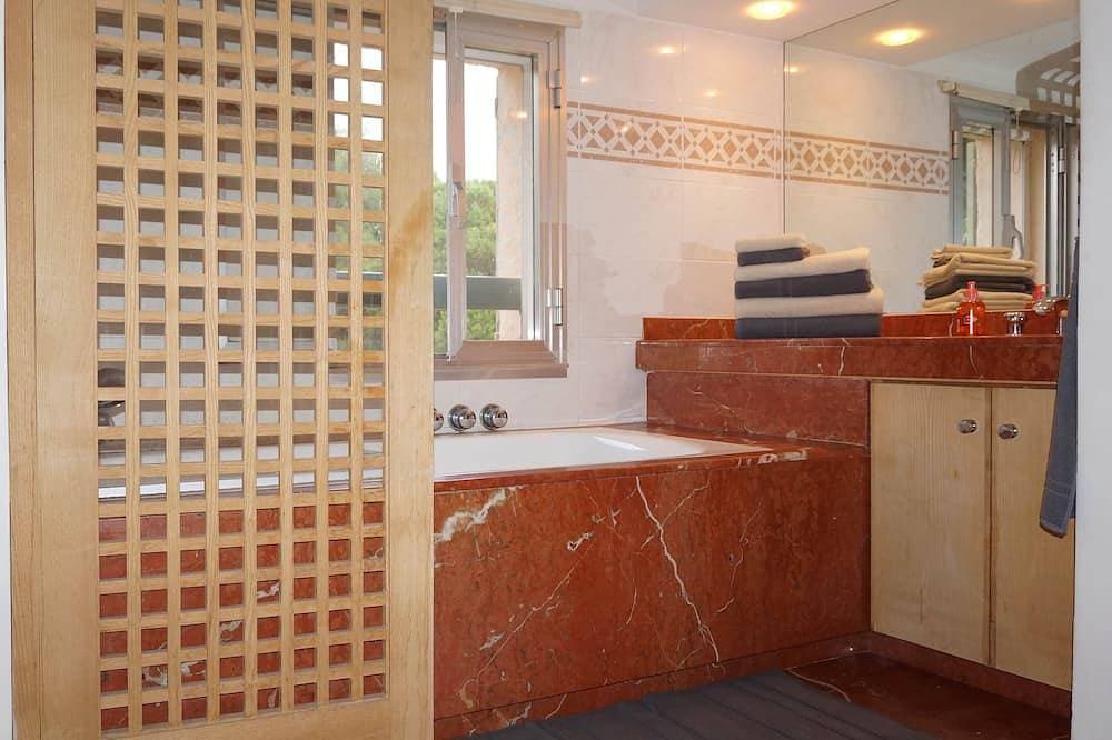 Foto 3 von 20: Ferienwohnung mit Pool, 300 m Strände Tahiti, Moorea, Ramatuelle, Saint-Tropez.