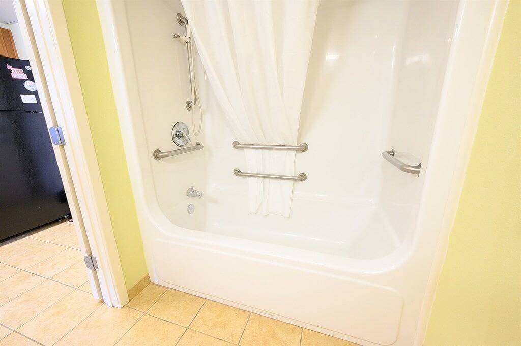 Honeymoon King, Ocean Views, Compass Cove, Pools! 1