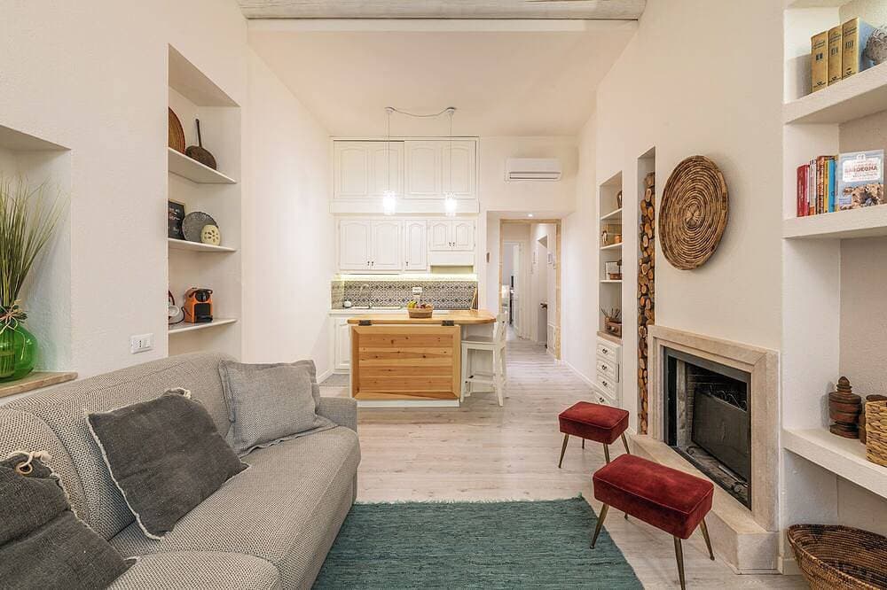 Foto 12 von 30: Marco's Stylish Home: in the hearth of Cagliari