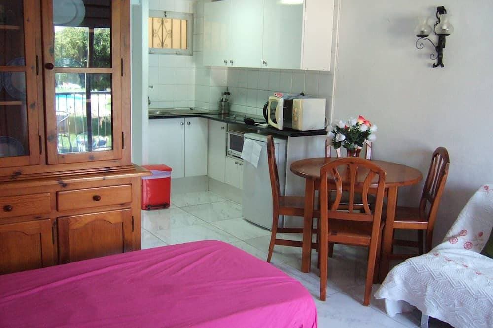 Foto 3 von 24: Ein schönes Studio apt mit Blick auf Pools 'Minerva. Jupiter @ Bonanza-Platz \"