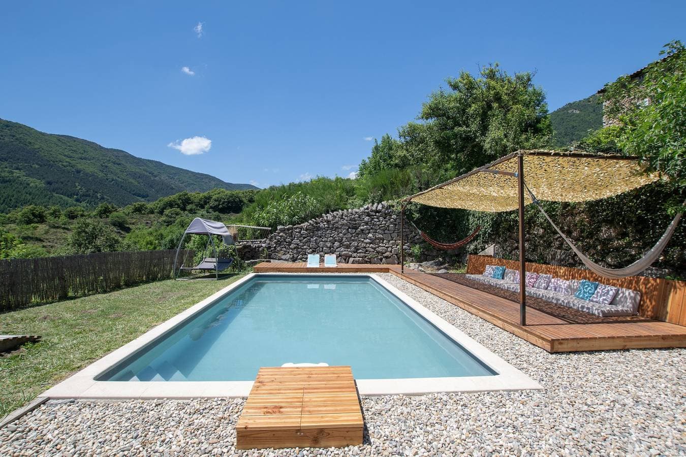Foto 4 von 35: Zimmer 'La Ferme De Chalas - Coucoulude' mit Gemeinschaftspool, gemeinsamer Terrasse und WLAN