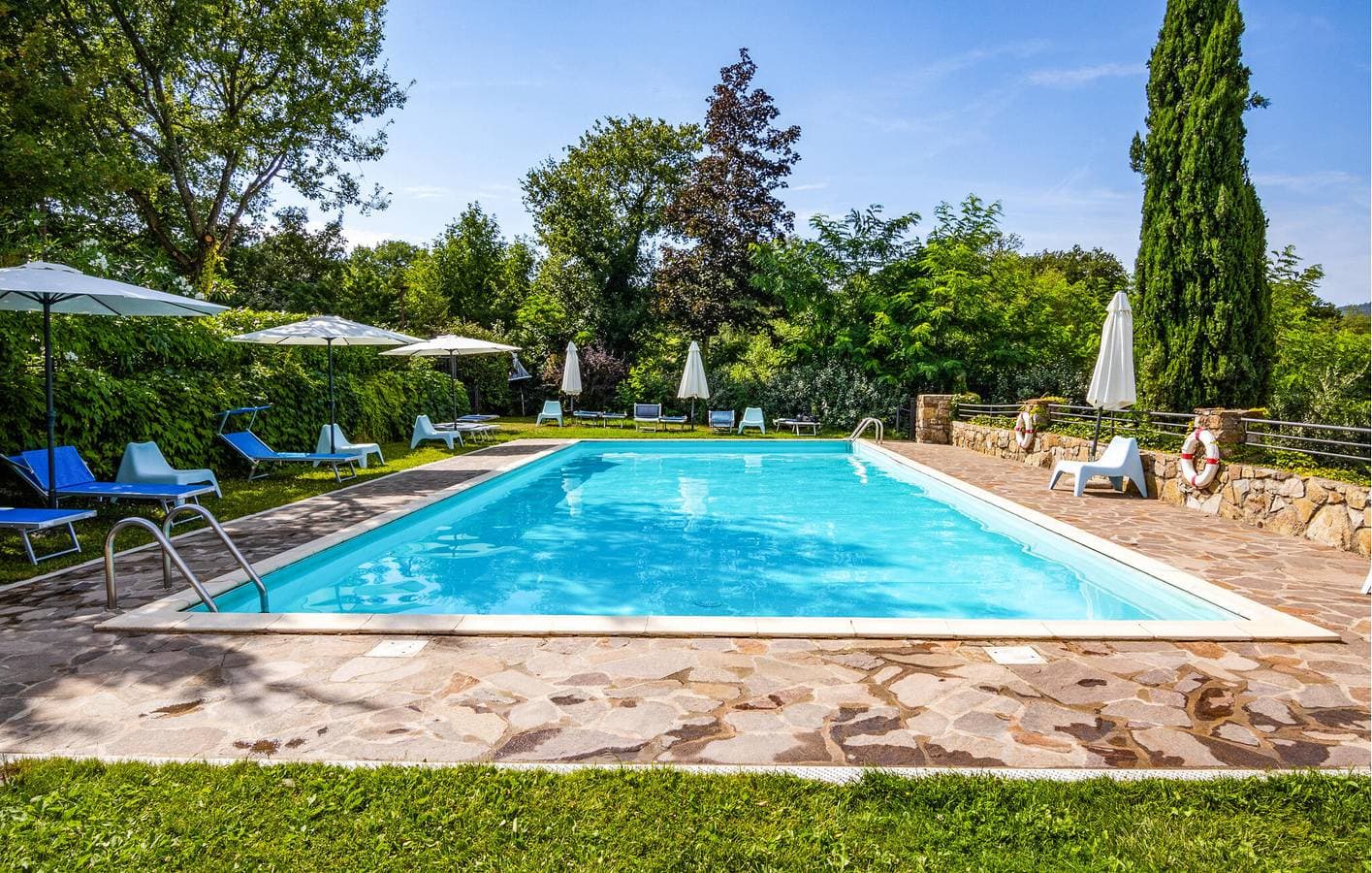 Foto 7 von 15: Gemütlicher Aufenthalt am Pool des Lago di Dudda