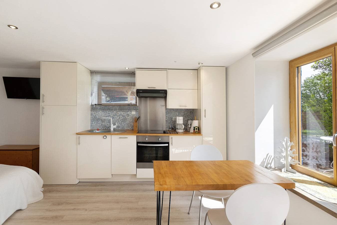 Foto 6 von 27: Studio-Apartment 'Sorbier Des Oiseaux' mit Bergblick, privater Terrasse und WLAN