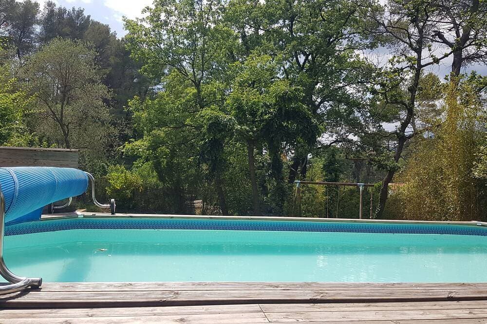 Familienvilla mit Pool 1
