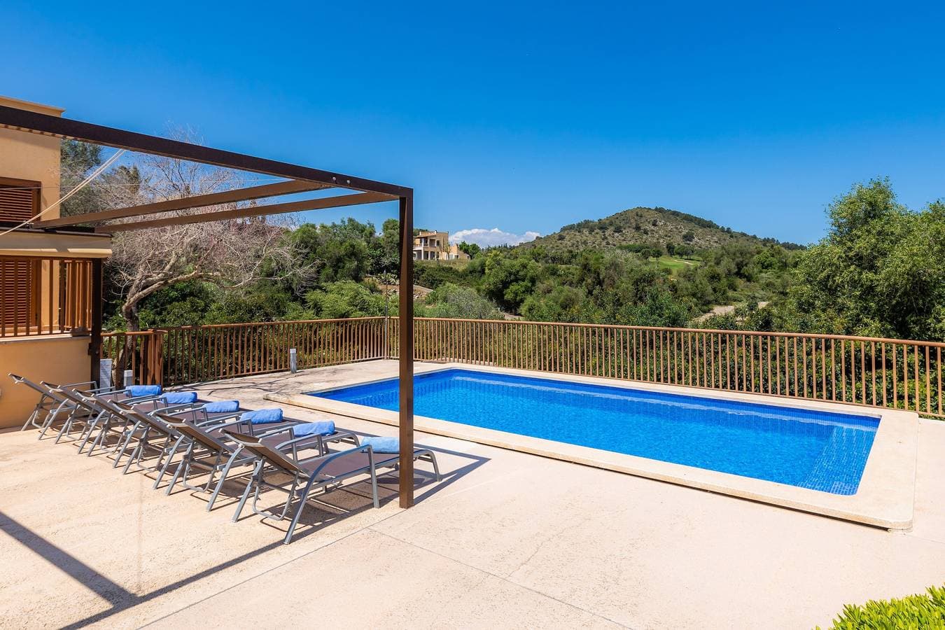 Foto 2 von 25: Ferienhaus Pula Rustic mit Bergblick, Pool und WLAN