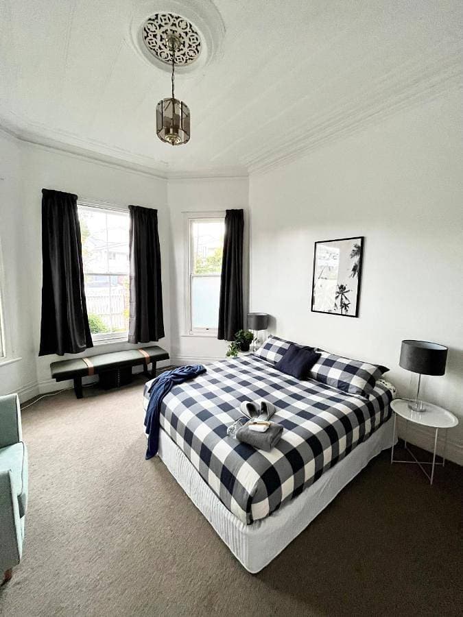 Herne Bay Deluxe King Room Near CBD - Free WIFI 1
