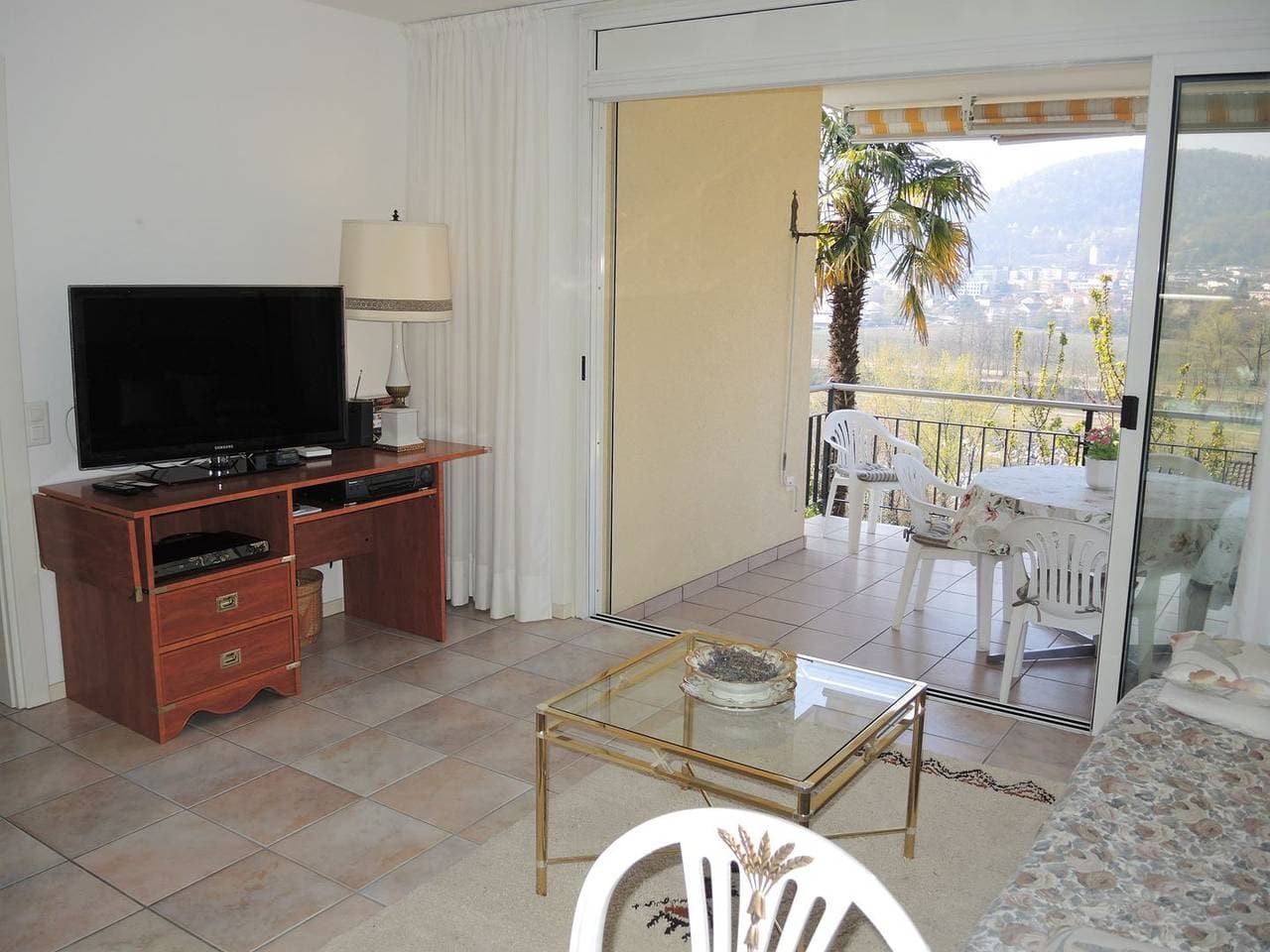 Foto 3 von 31: Ferienwohnung mit Blick in die Natur und auf den Maggiafluss.