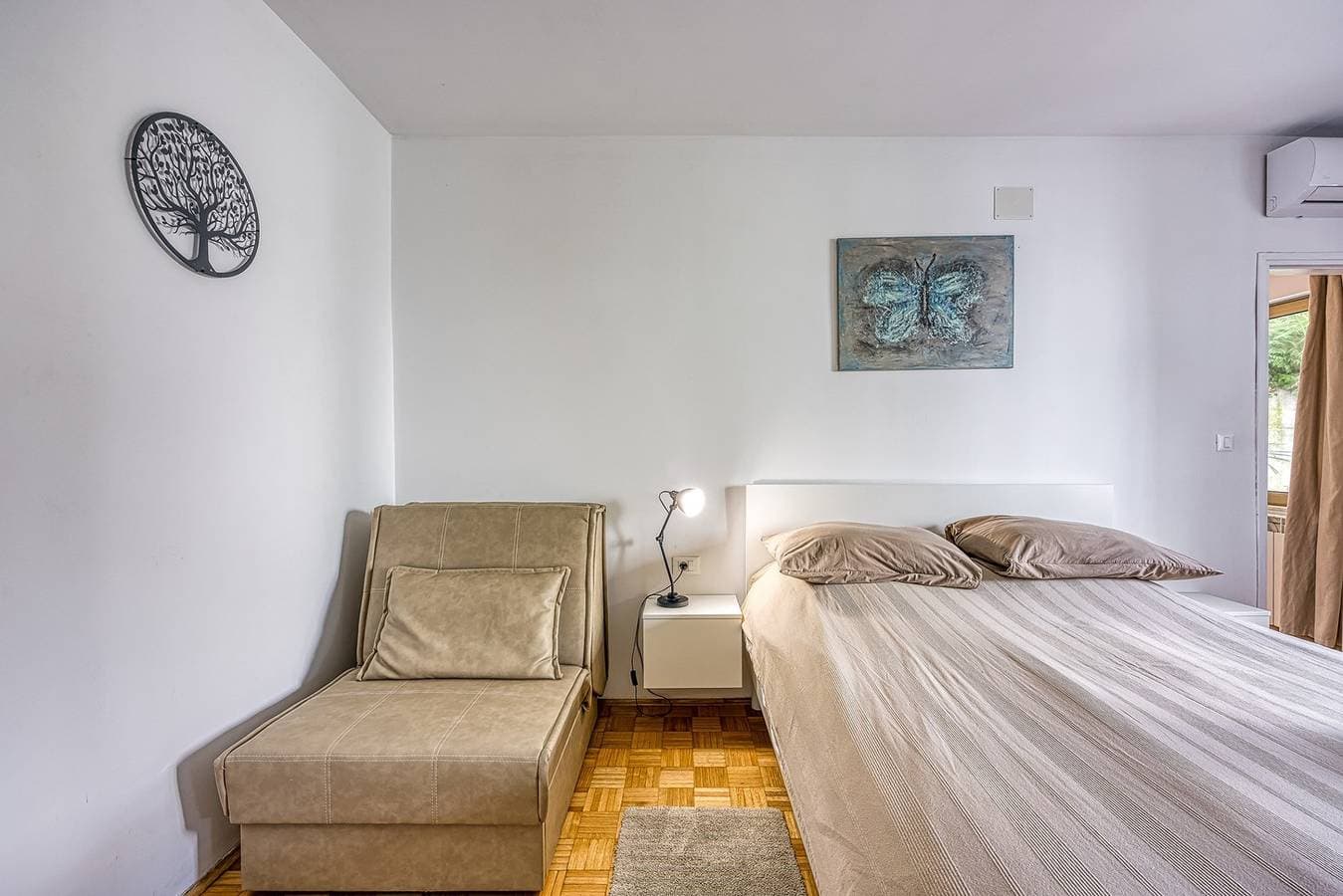 Foto 10 von 25: Einfach eingerichtetes Studio-Apartment Karlo in der Nähe eines schönen Strandes und des Stadtzentrums