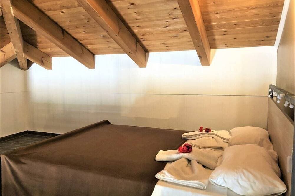 Foto 6 von 24: Ιndependent stone apartment with attic.