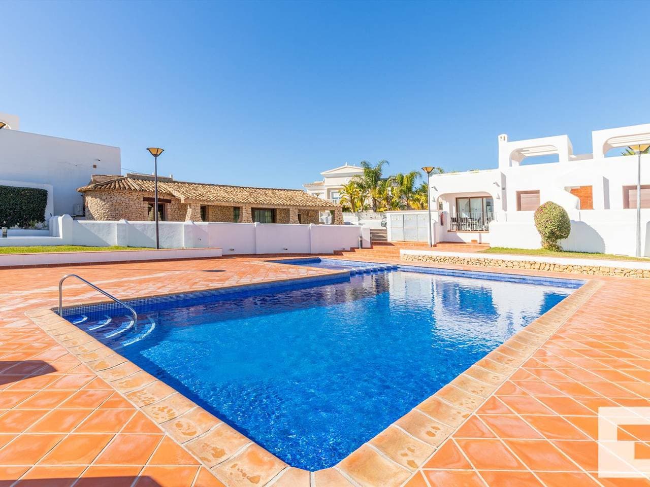 Foto 2 von 35: Moderne Villa mit Pool, Terrasse & WLAN, 200m vom Strand in Calpe, Costa Blanca