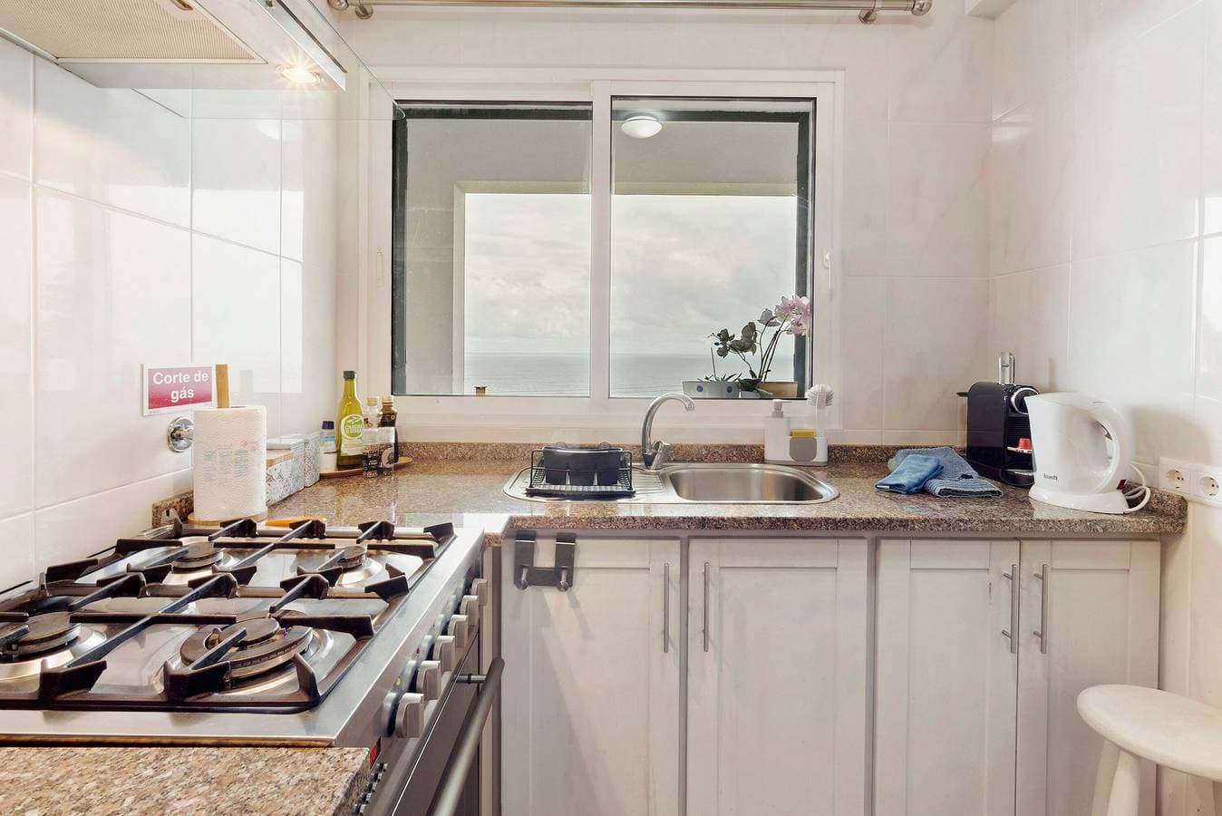 Foto 8 von 25: Ferienhaus 'Blissful Haven - Soulful Stays' mit Meerblick, privater Terrasse und WLAN