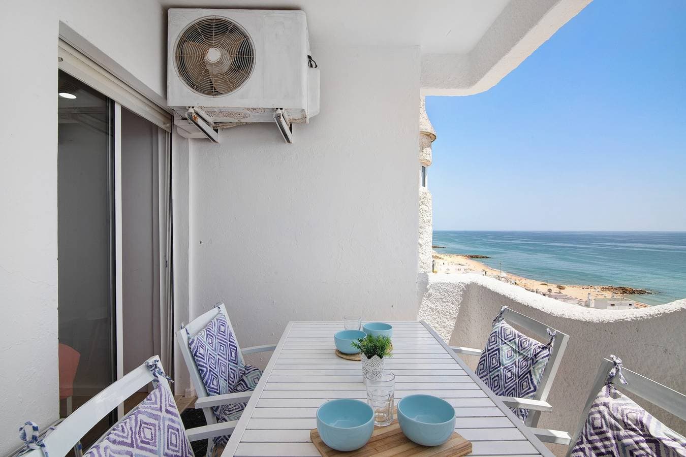 Foto 8 von 26: Ferienwohnung 'Moderno E Renovado T2' mit Meerblick, Balkon und WLAN
