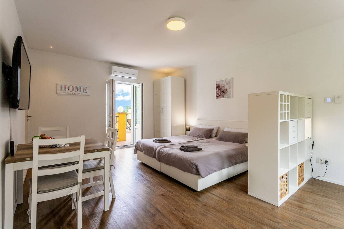 Foto 3 von 24: Ferienwohnung für 2 Personen mit Seeblick