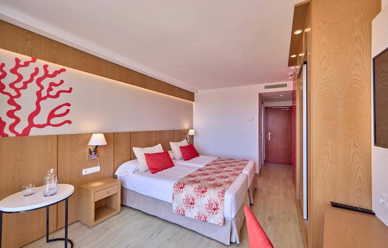 Foto 9 von 13: Double Room with Side Sea View