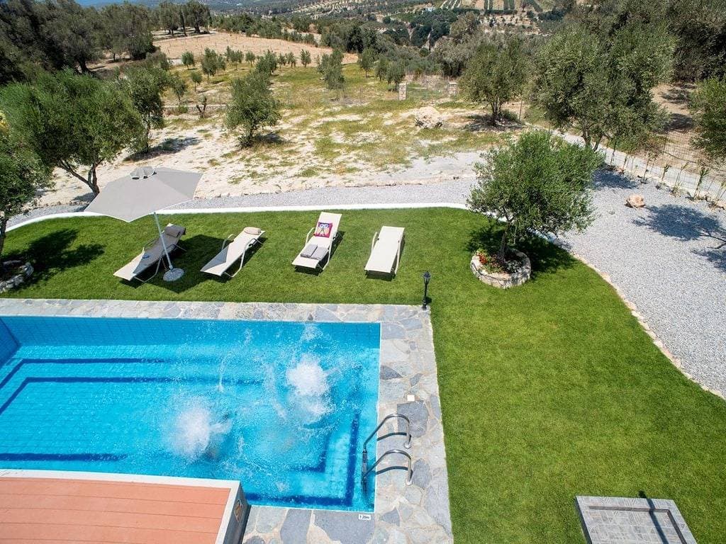 Foto 5 von 43: Villa in Kyrianna mit Schwimmbecken
