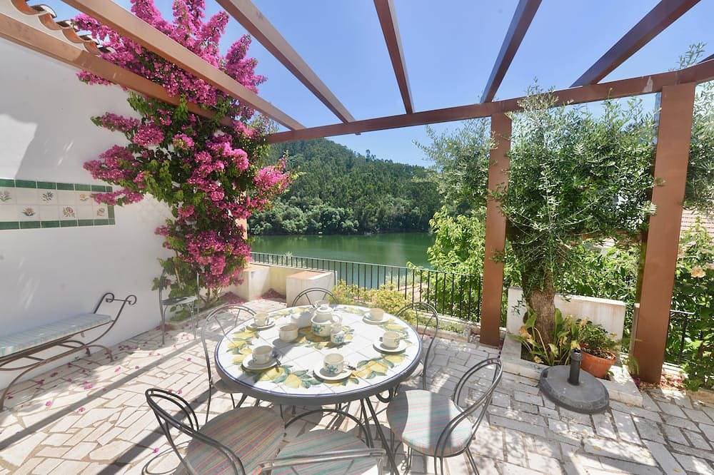 Riverside - Schönes Haus in herrlicher Lage mit Blick über den Fluss 1