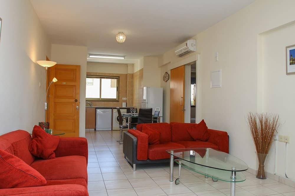 Foto 11 von 18: Herrliche Zwei Schlafzimmern und zwei Badezimmer Wohnung mit großem Pool