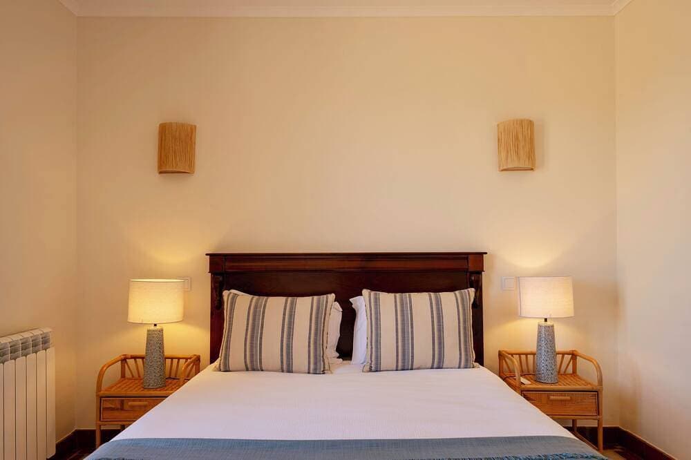 Foto 2 von 30: Elegant Mediterranean Villa - 6 Ensuite Bedrooms with AC - Pool - Sunsets