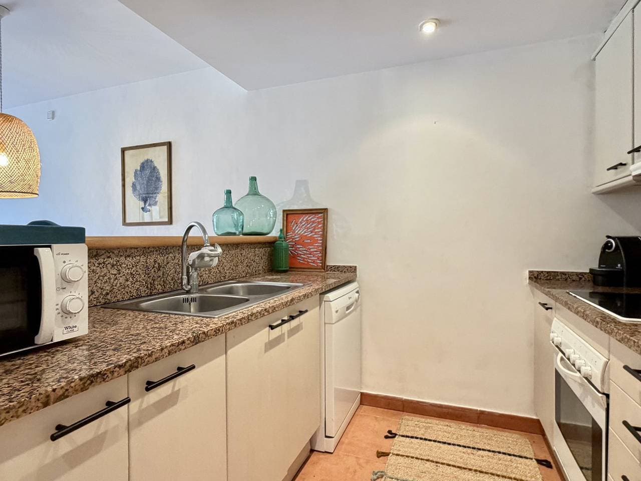 Foto 7 von 36: Moderne Wohnung mit Pool in Pals, für 4 Personen