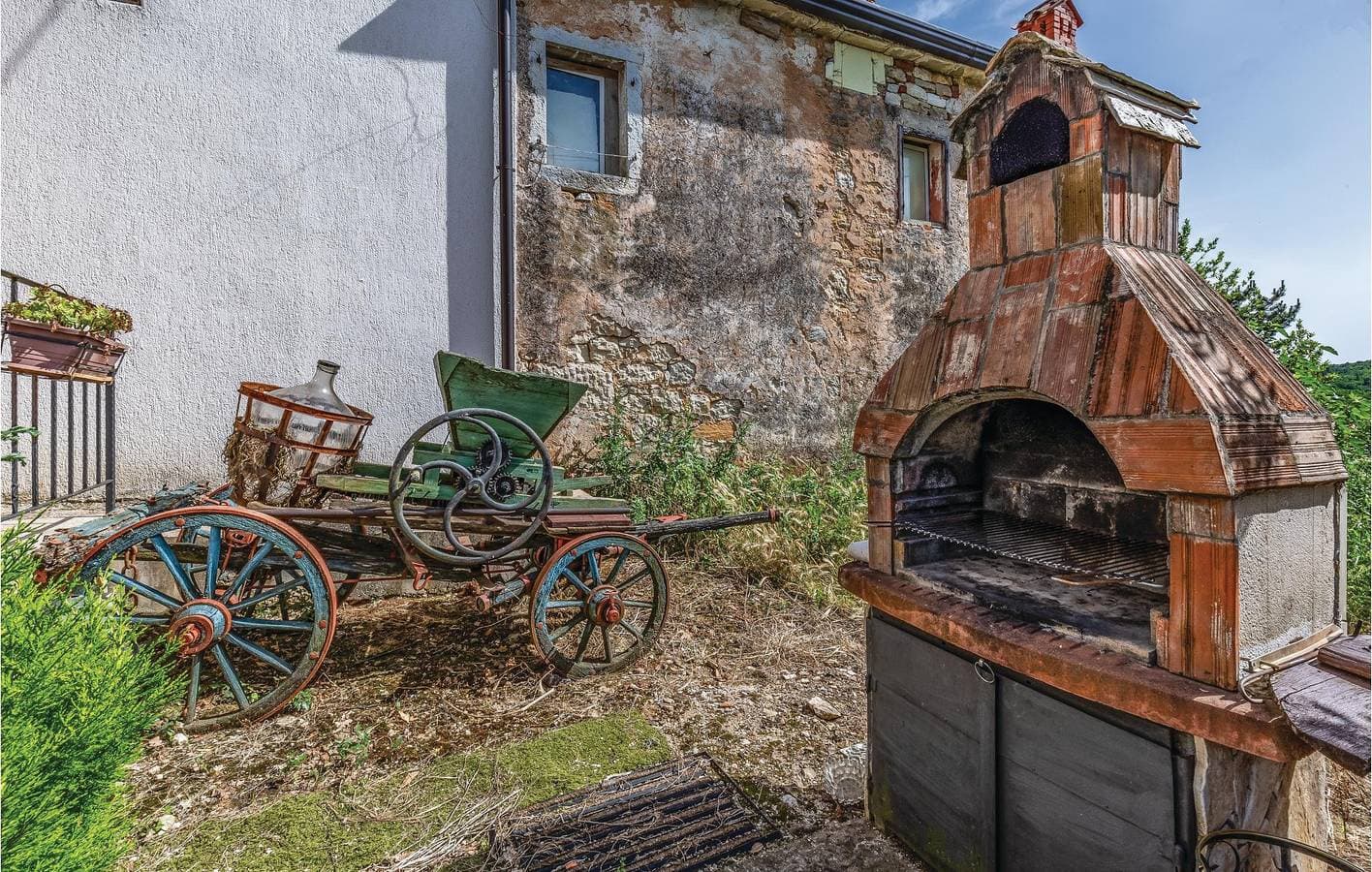 Foto 11 von 26: Geräumige 2-Zimmer-Wohnung mit Pool und Parkplatz, 2 km vom Zentrum von Skropeti entfernt