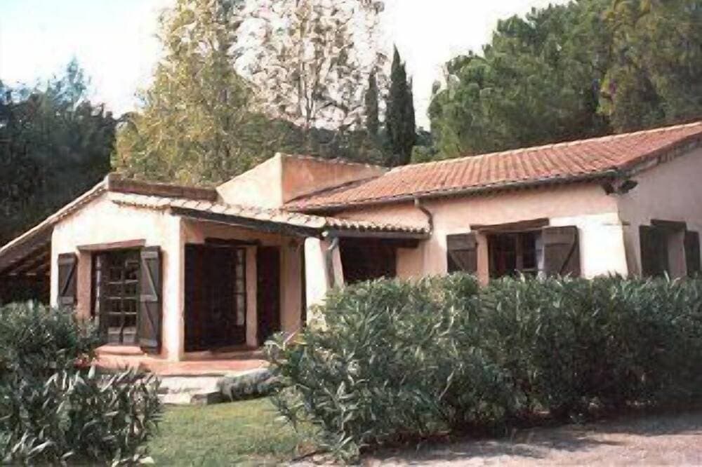 Foto 13 von 20: Villa im Provence-Stil mit privatem Pool und Tennisplatz