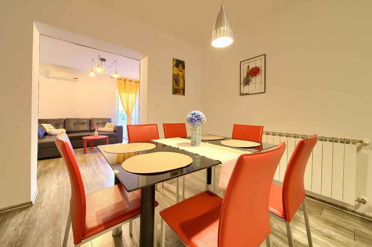Foto 7 von 25: Ferienwohnung mit Balkon und Klimaanlage