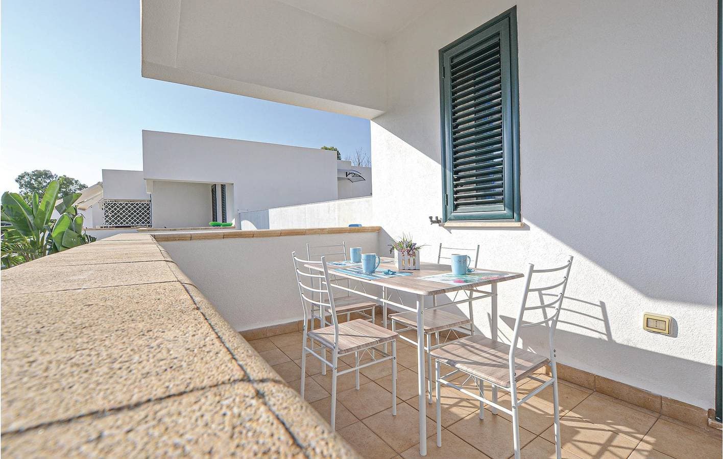 Foto 10 von 16: Appartement am Strand: AC, Parkplatz, Terrasse