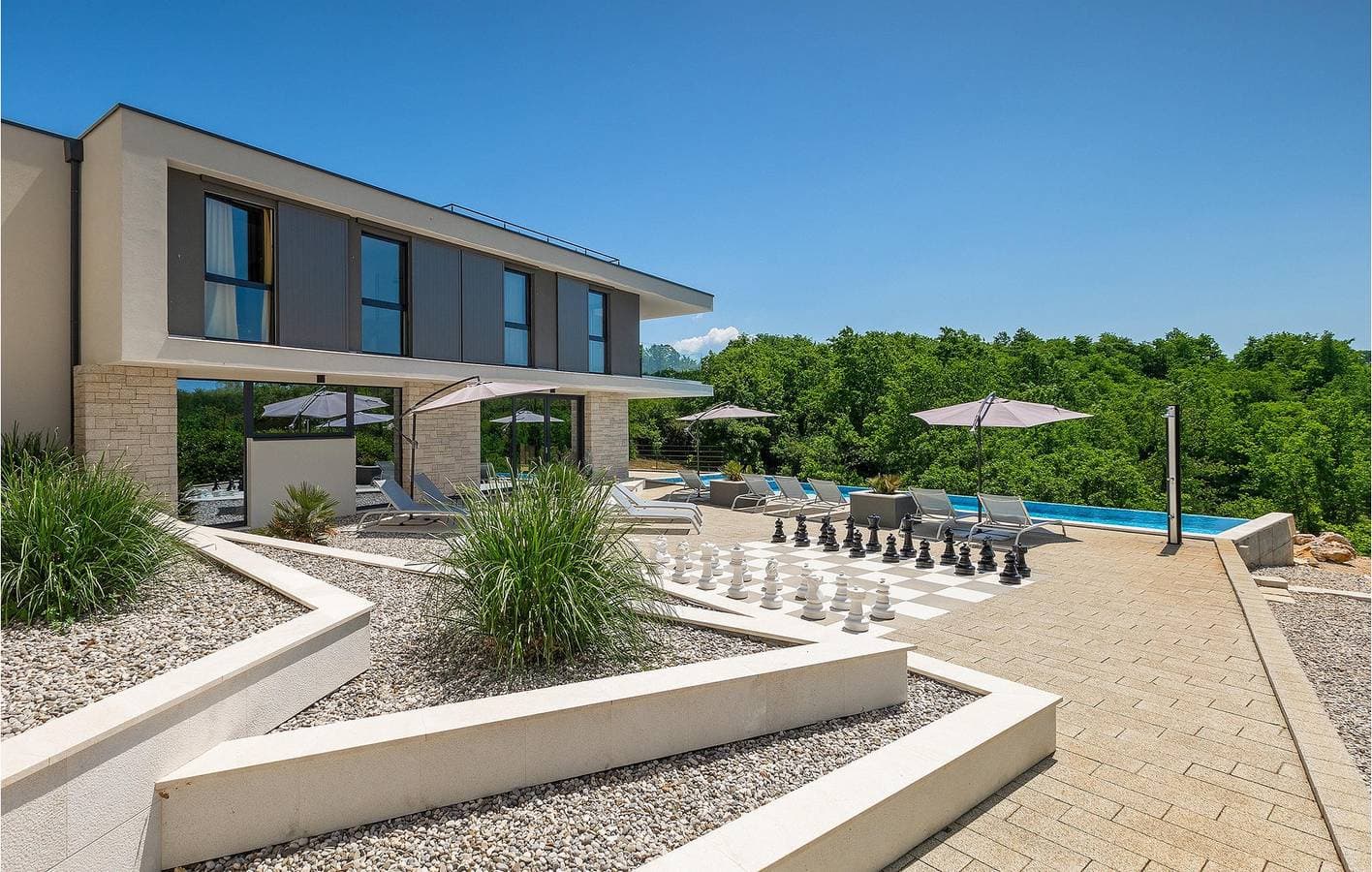 Foto 3 von 69: Gemütliche 37 m² große Ferienwohnung mit Pool, WLAN und Parkplatz in der Nähe von Pčele.doo