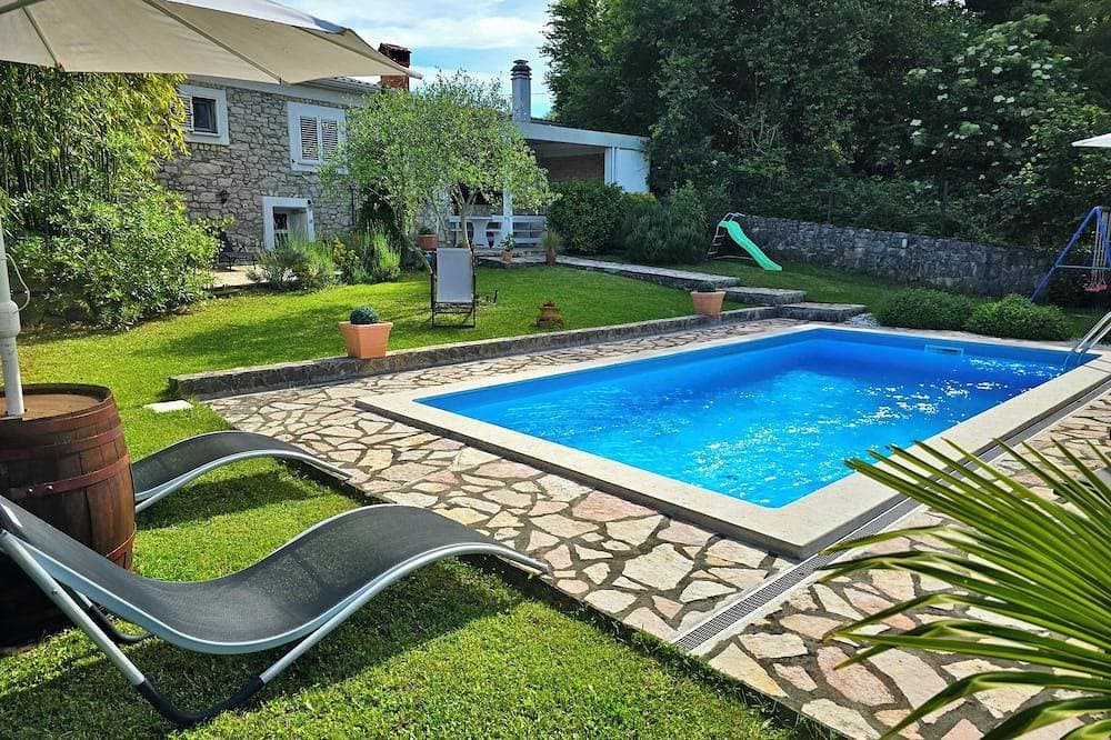 Villa Antoana mit Pool + Spa-Whirlpool + finnische Sauna + PlayStation 4 + WiFi 1