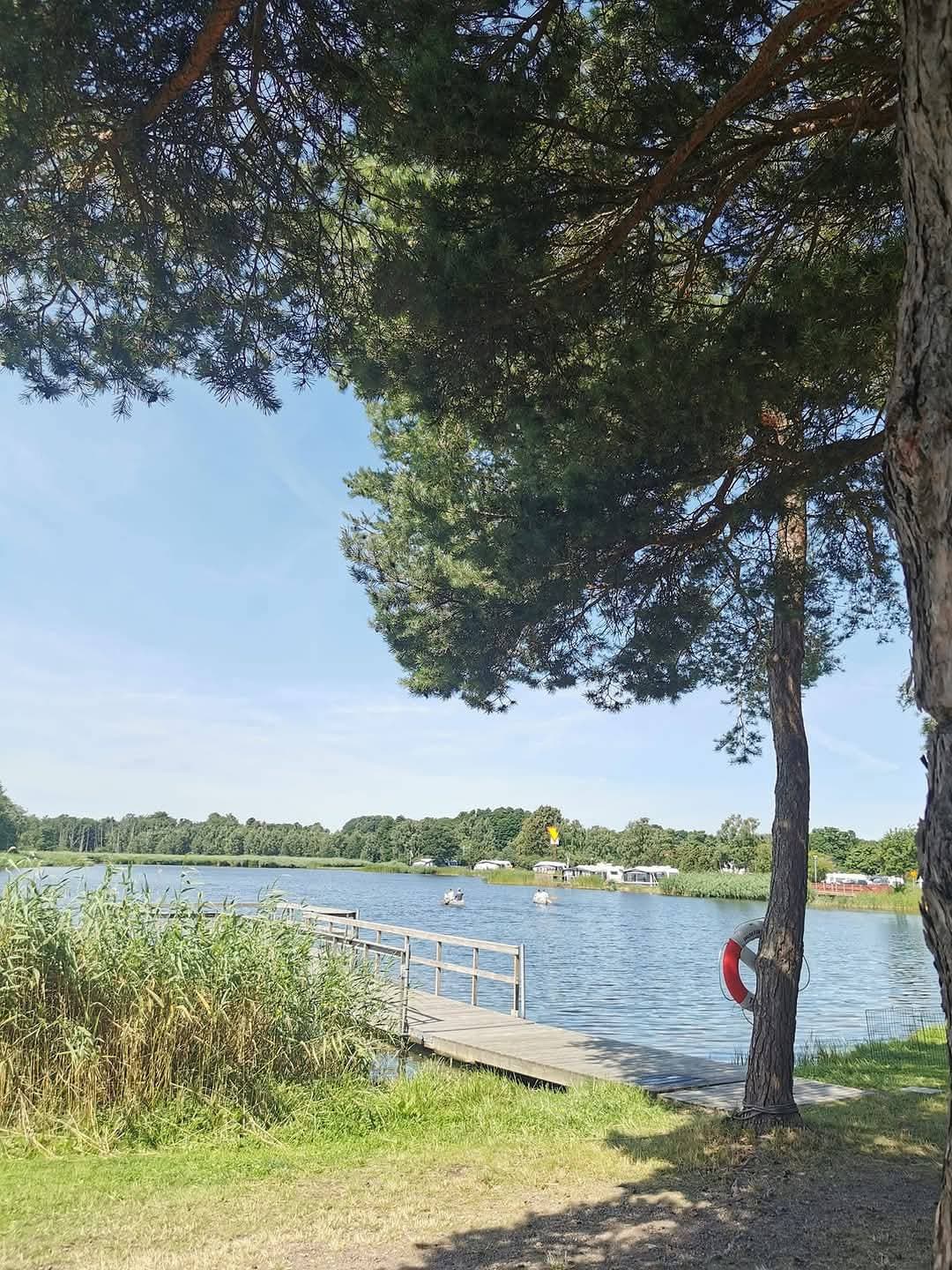Foto 6 von 15: Campinghütte am Meer, Badestrand und Pool (Dusche/Wc im Servicegebäude)