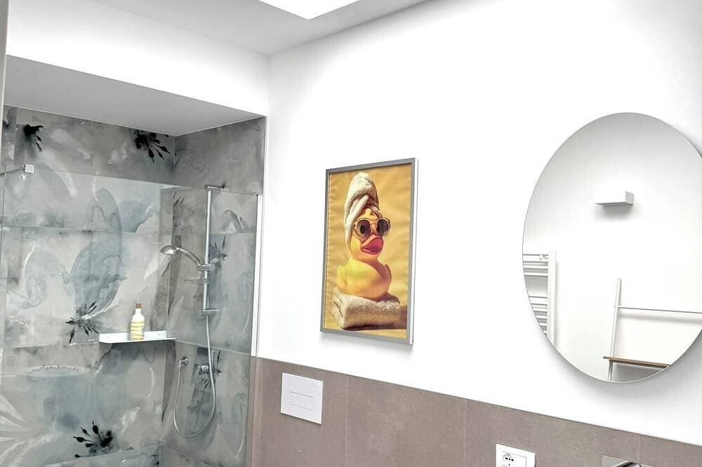Foto 7 von 23: Jungle Sarnico Color Suites  -Garage - Self check - 2 min from the lake and downtown