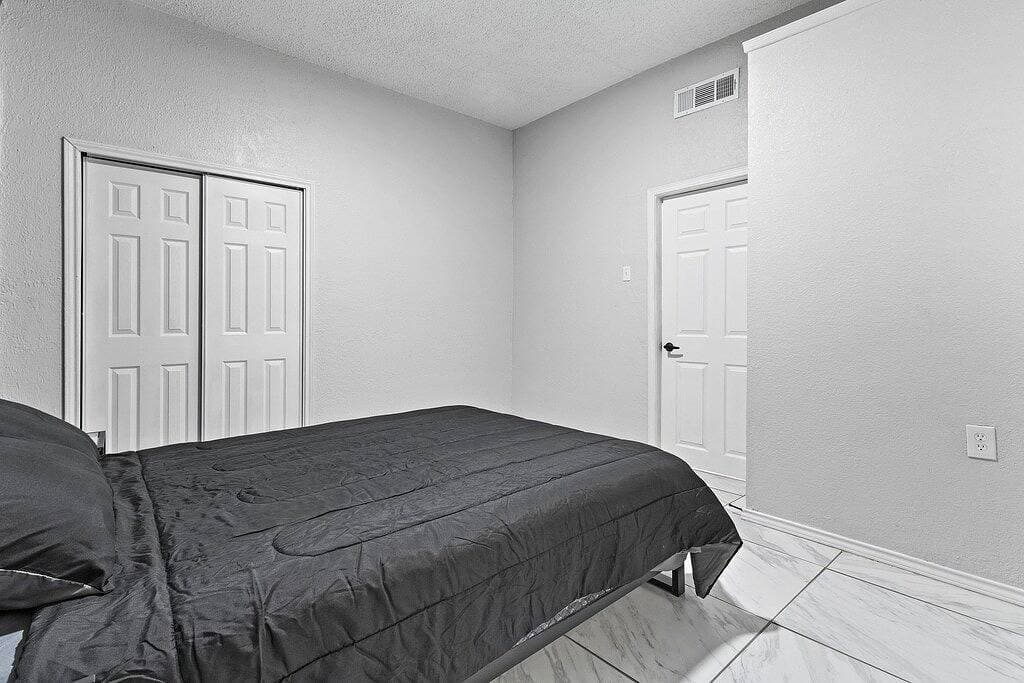 Foto 4 von 20: Welcoming modern home in Central El Paso