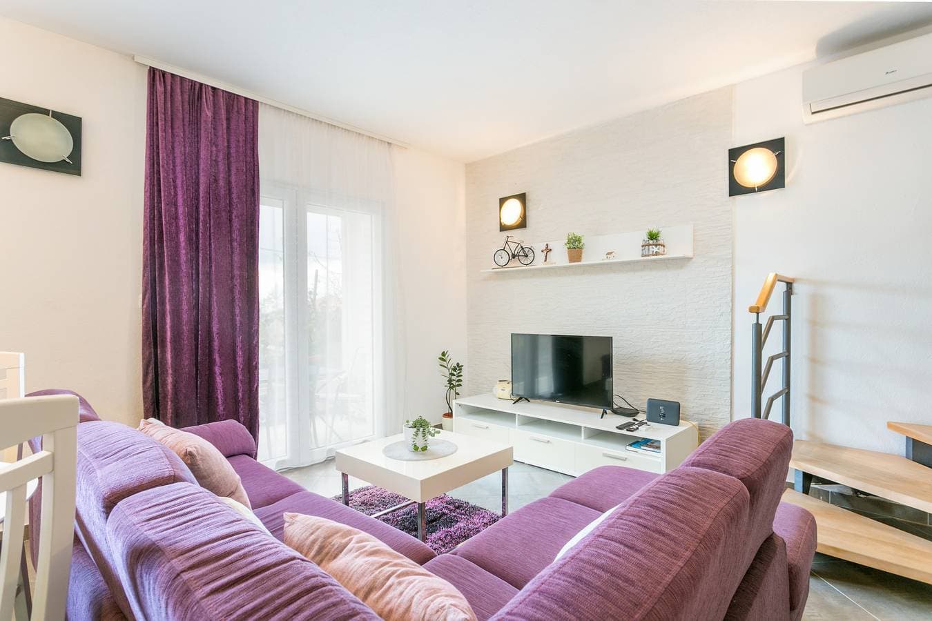 Foto 6 von 26: Two bedroom apartment near beach Podstrana, Split A-22369-a