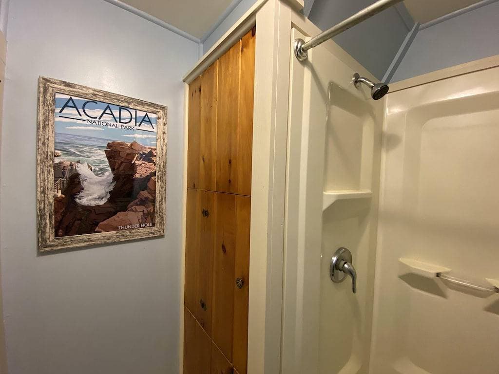 Foto 11 von 42: Poet's Cabin - Year-round Acadia A-Frame Getaway