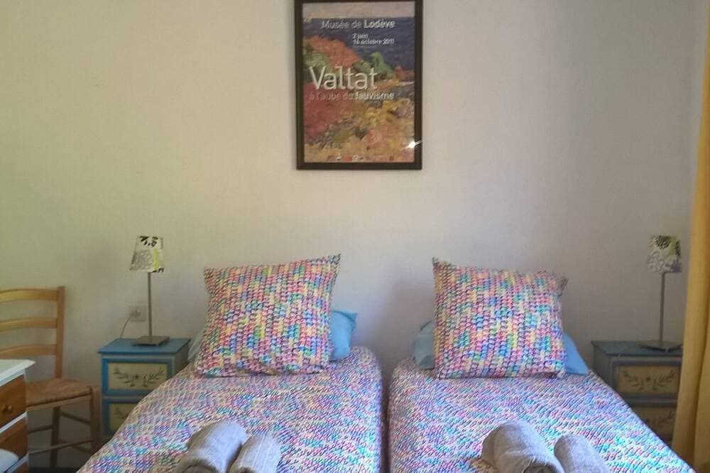 Foto 5 von 30: Les Rochers - Spacious woodland gite with heated pool