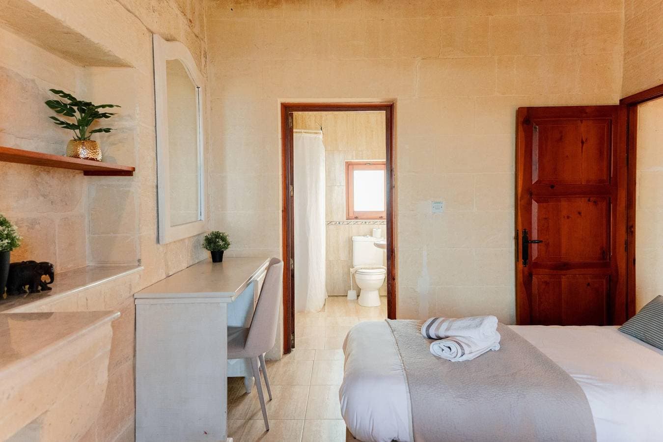 Foto 11 von 30: Villa Savona Sleeps 7 with Private Pool